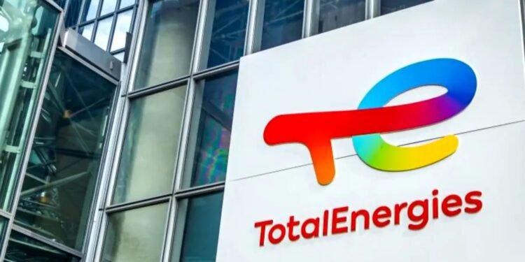 “توتال إنرجيز” تستثمر 444 مليون دولار في مشروع للطاقة الشمسية بالشراكة مع “أداني”