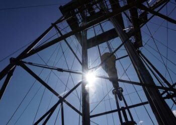 أسعار النفط تواصل انخفاضها وسط إشارات على زيادة أوبك+ للإنتاج وتعثر الصين