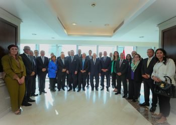 البنك الأهلي المصري يكرم هشام عكاشه وأعضاء مجلس الإدارة