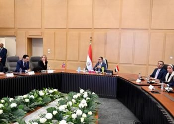 وزير الاستثمار يجتمع بسفير النرويج ووفد شركة سكاتك النرويجية