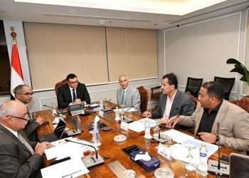وزير الإسكان يتابع منظومة الصرف الصحى والصناعى بالعاشر من رمضان