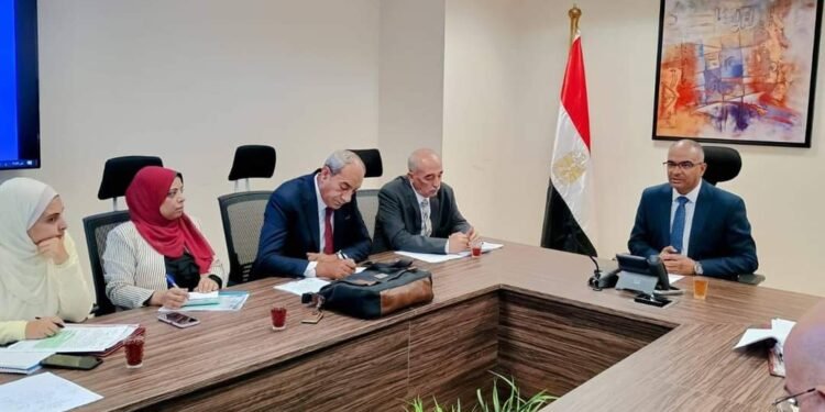 نائب وزير الإسكان يترأس اجتماعاً موسعاً لمناقشة سبل الاستغلال الأمثل لمياه الصرف