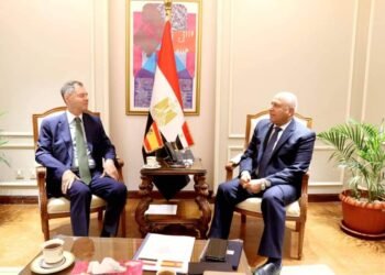 وزير الصناعة يبحث مع سفير إسبانيا تعزيز التعاون بمجالات النقل والصناعة