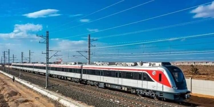 النقل تعلن مواعيد خطوط مترو الإنفاق والقطار الكهربائي الخفيف LRT