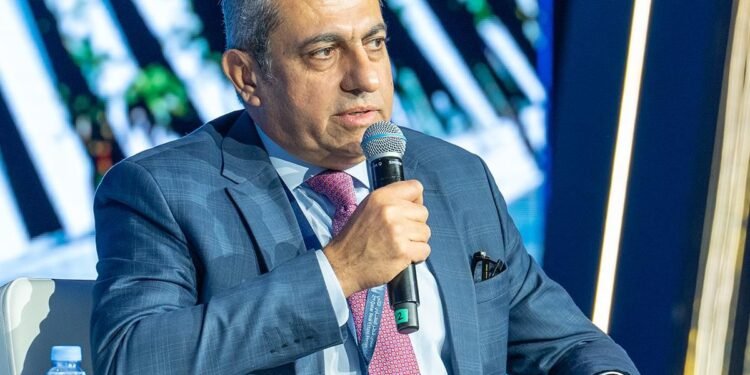 خالد عباس: نستهدف أن تكون العاصمة الإدارية مركزاً لأحدث الأفكار والتكنولوجيات