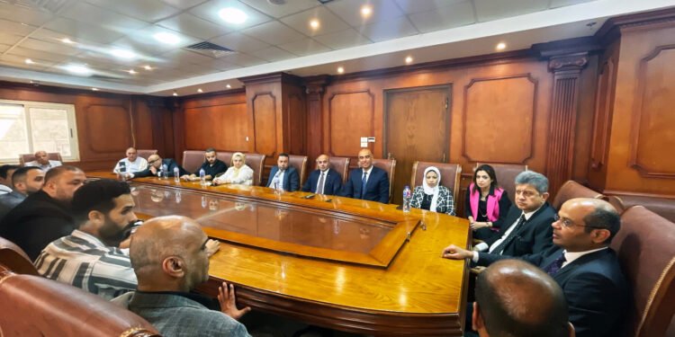 رئيس البورصة يلتقي مجلس إدارة الغرفة التجارية لدمياط لبحث أطر التعاون المشترك