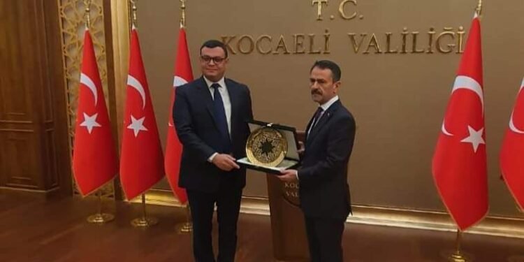 وزير الإسكان يبحث مع محافظ كوجالى التركية فرص التعاون لتعظيم الصناعات المستهدفة