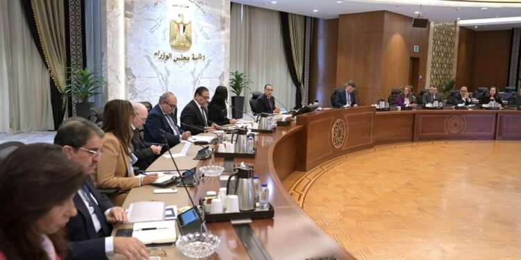 الحكومة تناقش وضع تصوُر للمنظومة الشاملة للإقراض الصغير ومتناهي الصغر