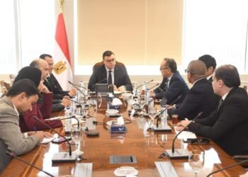 وزير الإسكان يبحث مع أسطورة العقارات في اليابان سبل التعاون فى التطوير العقاري