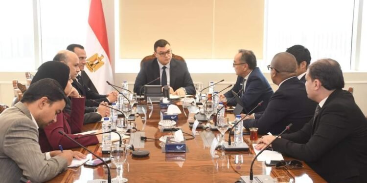 وزير الإسكان يبحث مع أسطورة العقارات في اليابان سبل التعاون فى التطوير العقاري