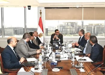 وزير الإسكان يتابع سير العمل بمشروعى “منطقة الأعمال المركزية” بالعاصمة  و”أبراج الداون تاون” بالعلمين الجديدة