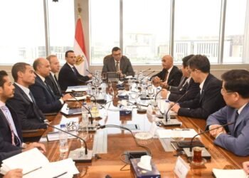 وزير الإسكان يتابع مع مبعوث CSCEC الصينية موقف المشروعات المشتركة