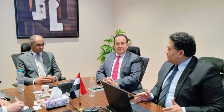 نائب وزير الإسكان يلتقي ممثلي إحدى الشركات العالمية المتخصصة في إدارة المرافق