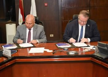 وزير الصناعة والنقل يبحث مع سفير إيطاليا بالقاهرة فرص التعاون في مجال النقل