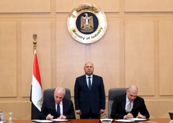 وزير الصناعة يشهد توقيع برتوكول تعاون لتقديم الخدمات لمشروعات هيئة تنمية الصعيد