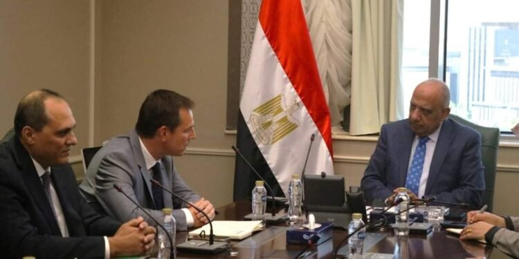 وزير الكهرباء يبحث مع شنايدر التعاون في مجالات تطوير و تحديث الشبكة