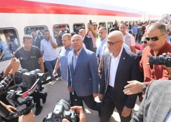 وزير النقل يعلن بدء التشغيل التجريبي لقطار الفردان – بئر العبد في سيناء
