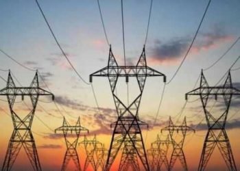 الحكومة تخطط لبدء التشغيل التجريبي للربط الكهربائي مع السعودية في أبريل