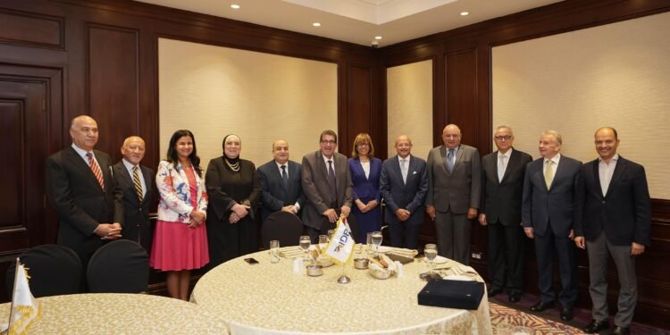 بنك التنمية الصناعية يكرم مجلس الإدارة السابق