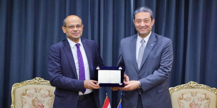 توقيع بروتوكول تعاون بين البورصة وجامعتى دمياط وحورس لنشر الوعى بين طلبة الجامعات بمبادئ الاستثمار