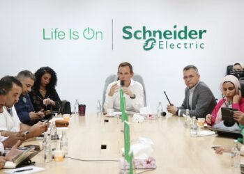 مصنع شنايدر إلكتريك يحصل على شهادة “صفر انبعاثات كربونية”