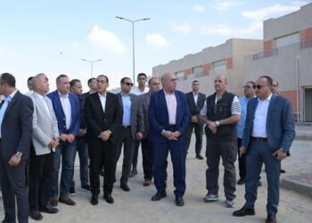 مدبولي يتفقد مشروع إنشاء مجمع “الورش الحرفية” و”السكن البديل”