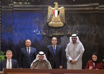 رئيس الوزراء يشهد توقيع مذكرة تفاهم لإنشاء مصنع لتخزين البطاريات باستثمارات 12 مليون دولار