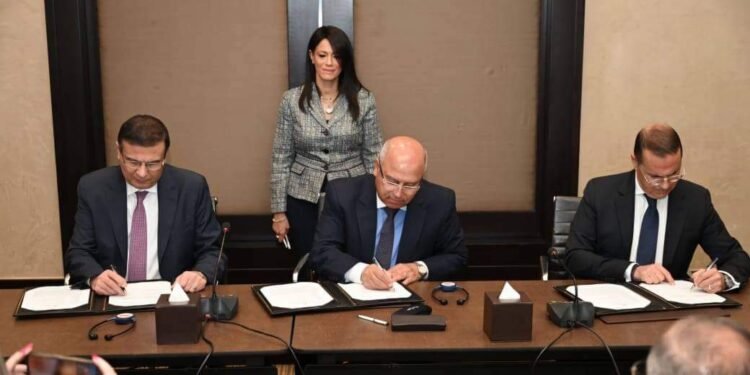 توقيع وثيقة مشروع القطن «المرحلة الثانية» بين الصناعة والزراعة و«اليونيدو»