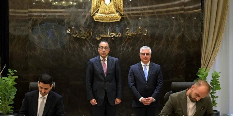 رئيس الوزراء يشهد توقيع عقد مشروع «سيراج الصناعية» و(VESRA – Honeywell)