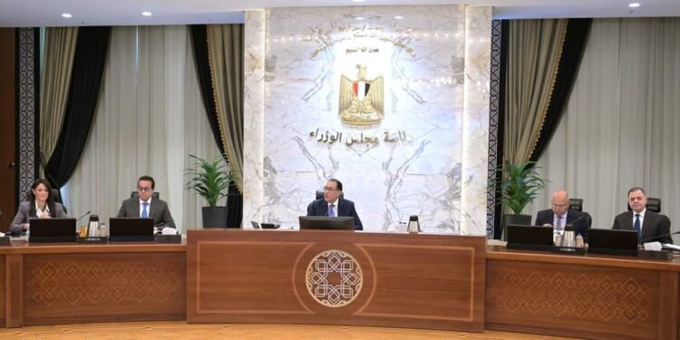 رئيس الوزراء : فيتش ترفع تصنيف مصر الائتماني إلى “B” لأول مرة منذ 4 سنوات