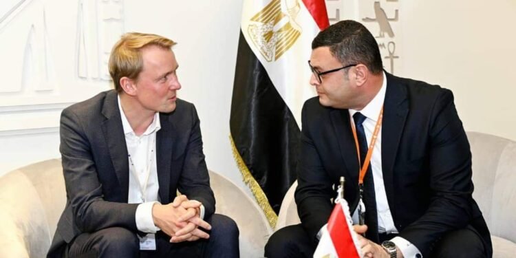 وزير الإسكان يبحث مع وزير البيئة الألماني التعاون المشترك فى المدن الخضراء المستدامة