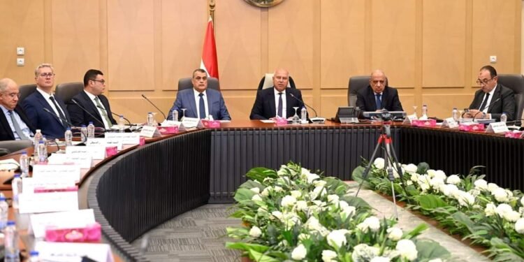 وزير الصناعة: إقرار تسهيلات وحوافز من وزارة البترول لدعم القطاع الصناعي