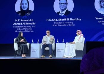 وزير الإسكان يشرح التجربة العمرانية المصرية ويعرض الفرص الاستثمارية المتاحة بالمدن الجديدة