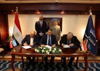 «قناة السويس» توقع اتفاقية مع شركة ميرسك لتطوير برامج التدريب