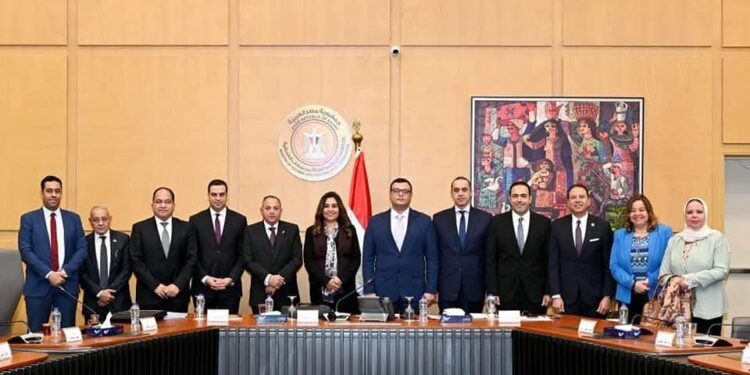 الإسكان و التنمية المحليةوالشئون النيابية يبحثون تنفيذ مشروعات سكنية ببورسعيد