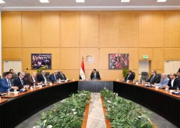 وزير الإسكان يوجه بوضع جداول زمنية مضغوطة لإنهاء الوحدات بالعلمين الجديدة