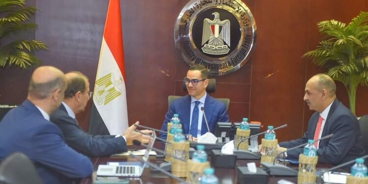 وزير الاستثمار يستعرض مع شركة Coficab العالمية تطورات إنشاء مصنعها فى مصر