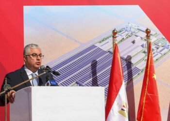 وضع حجر أساس مشروع “نيو انرجي جلاس” للزجاج بالسخنة باستثمارات 300 مليون دولار