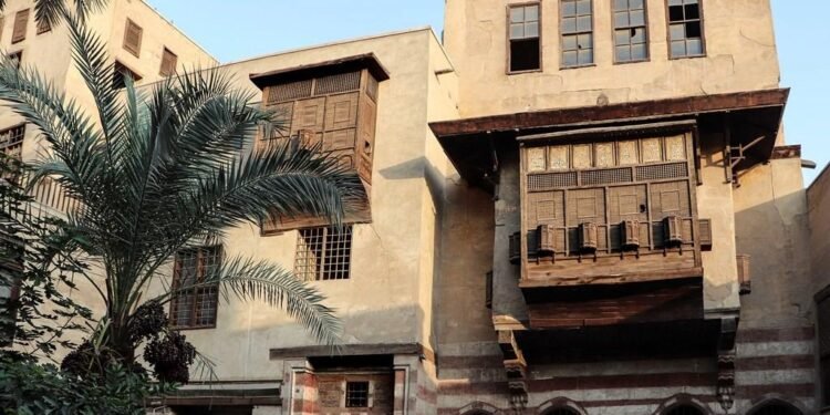 مدينة مصر تدعم مشروع ترميم سقف بيت الرزاز التاريخي