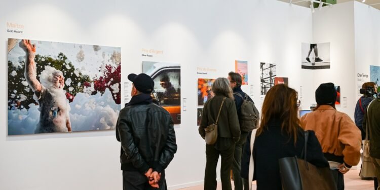 OPPO تحتفي بالمواهب العالمية في التصوير الفوتوغرافي في معرض باريس للصور