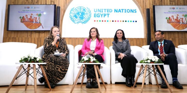 افتتاح معرض الفن المستدام على هامش المنتدى الحضري الدولي