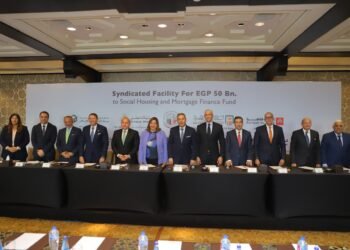  “CIB” و”الأهلي” و”مصر” وثمانية بنوك يمنحوا تمويل مشترك بـ50 مليار جنيه لصندوق الإسكان الاجتماعي