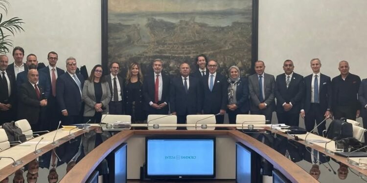 وزير النقل يتفقد شبكة القطار الكهربائي السريع في إيطاليا