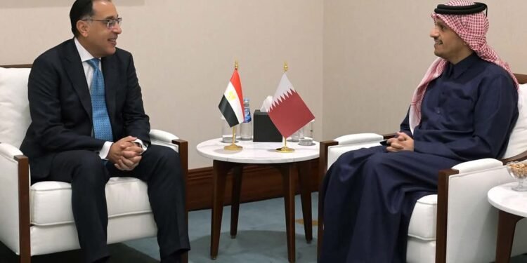 مدبولي ورئيس وزراء قطر يناقشان فرص الاستثمارات المشتركة بين البلدين