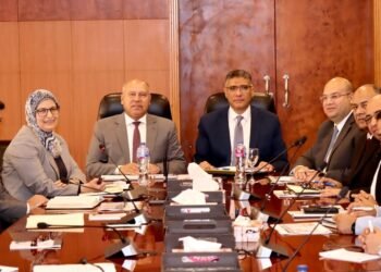 وزير الصناعة: عدم تخصيص أي أرض جديدة في المناطق غير المرفقة