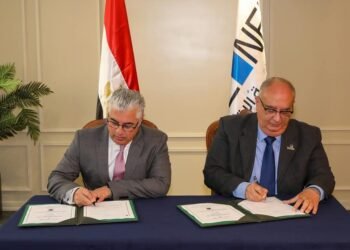 اقتصادية قناة السويس توقع اتفاقية مع “بتروسيف” فى مجال مكافحة التلوث البحرى