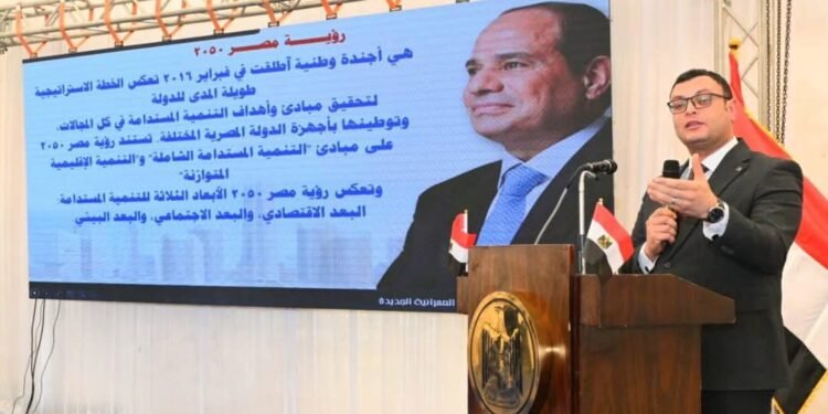 وزير الإسكان يسلم عدداً من محاضر استلام الأراضى المضافة لمدينة العبور الجديدة لمستحقيها