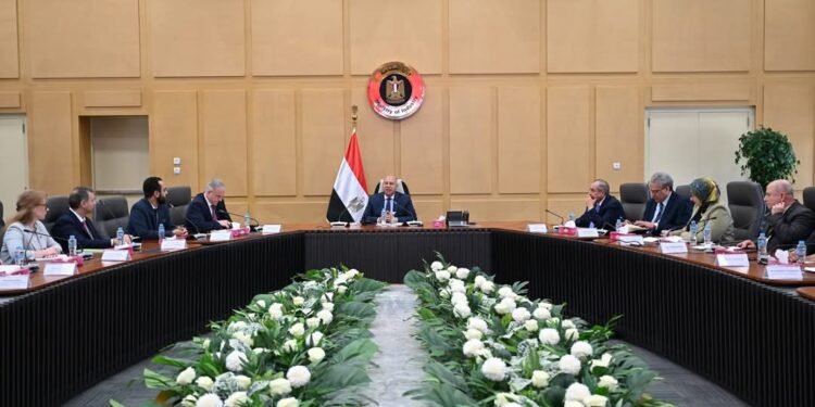 وزير الصناعة: ندرس إنشاء مركز لتداول وتصنيع الحبوب لتلبية احتياجات السوق