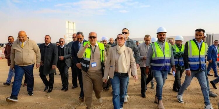 وزيرة البيئة تتفقد موقعي إنشاء مصنع معالجة تدوير المخلفات الصلبة بقوص في قنا