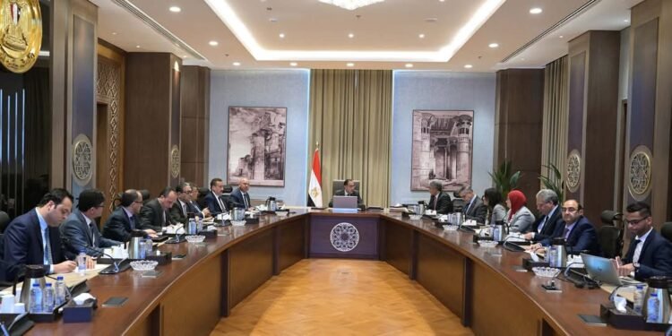 رئيس الوزراء : زيادة الإنتاج والتصدير فى أجندة الأولويات وملف الصناعة أولوية قصوى